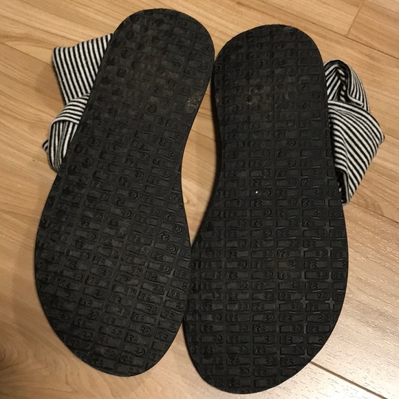 Sanuk ladies sandals - Picture 3 of 5